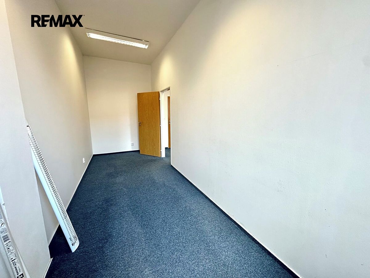 Pronájem kanceláře 44 m² – fotografie 3