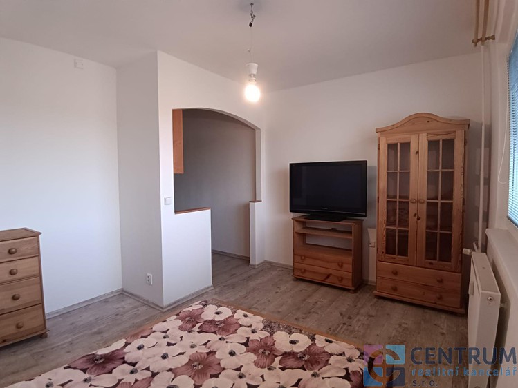 Квартира 1+kk в оренду, 28 м² (3 з 18)
