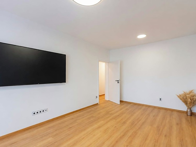 Pronájem bytu 2+1, 54 m² (5 z 8)