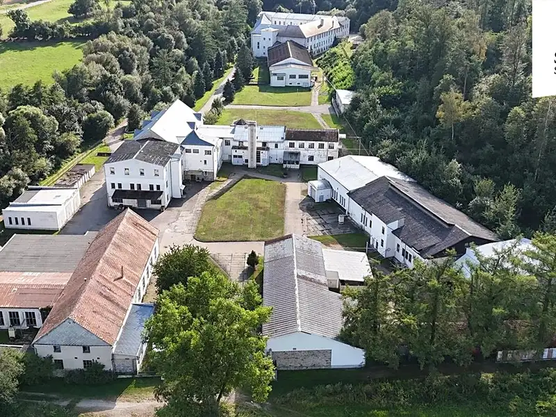 Pronájem skladového prostoru 10000 m², Batelov – náhled fotky 1