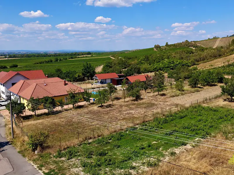 Prodej stavebního pozemku 905 m², Bavory – náhled fotky 1