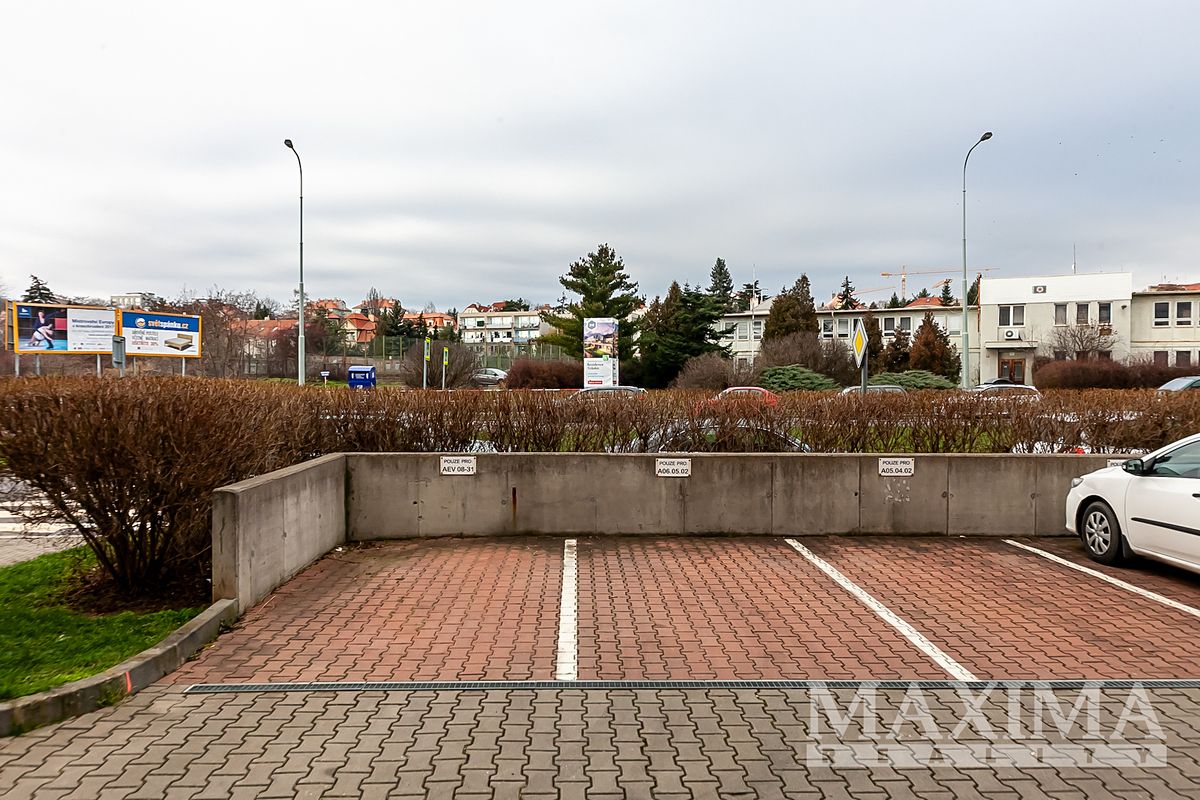 Pronájem garážového stání 4 m²