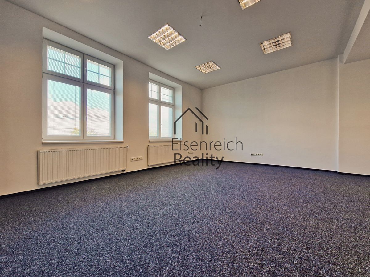 Pronájem kanceláře 250 m² – fotografie 2