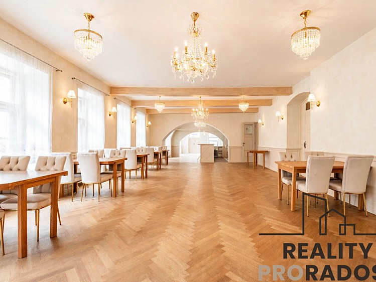 Prodej komerčního prostoru, 1 200 m² (16 z 42)