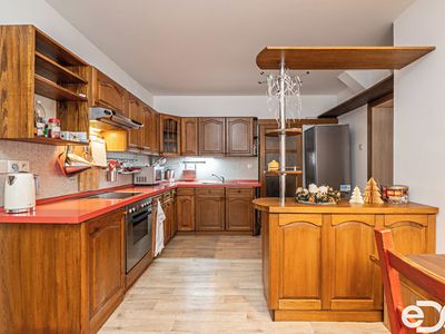 Prodej rodinného domu 405 m², pozemek 293 m²