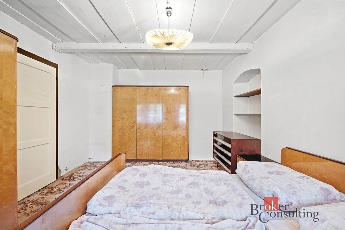 Prodej rodinného domu 220 m², pozemek 2750 m² – fotografie 5