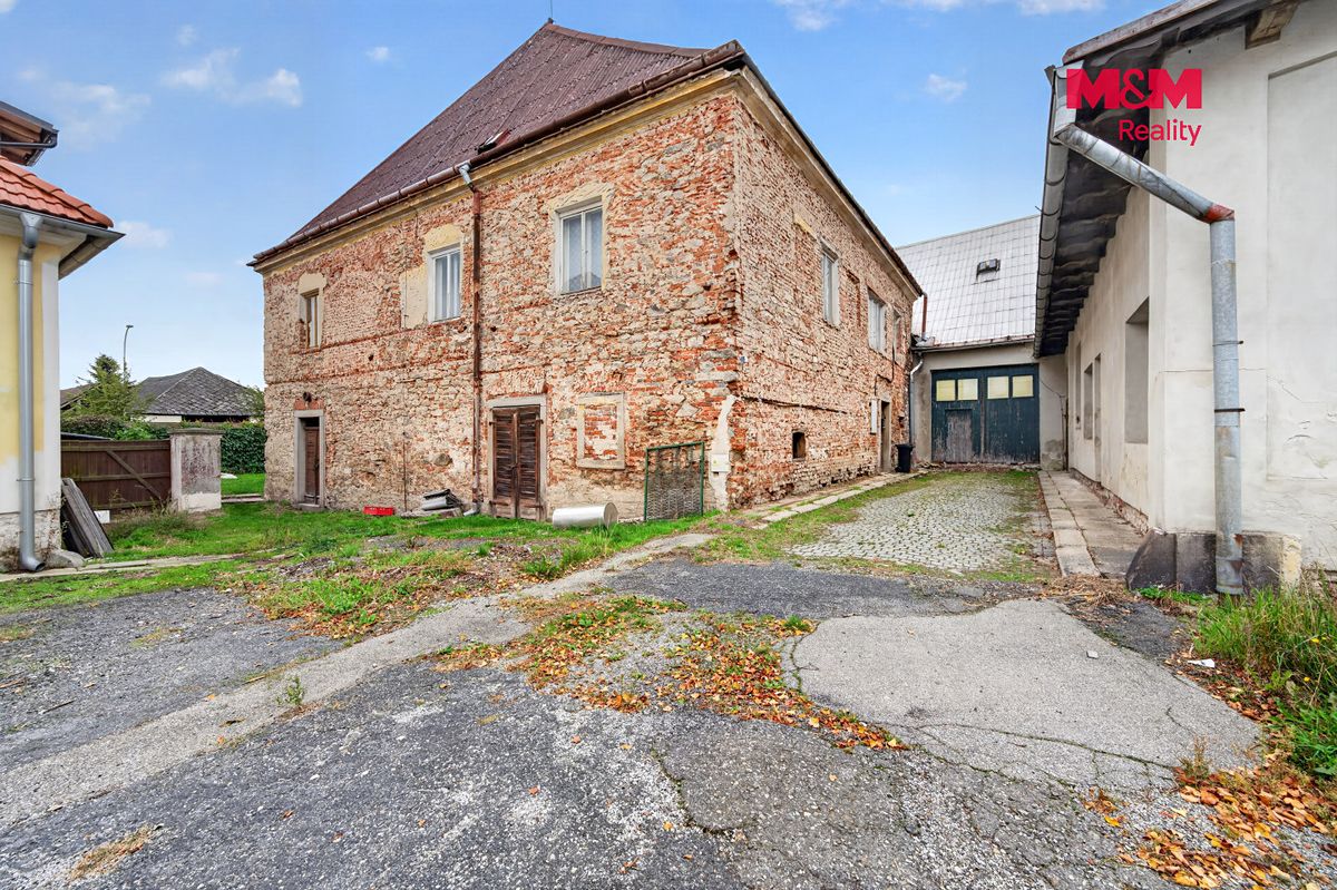 Prodej rodinného domu 340 m², pozemek 431 m² – fotografie 2