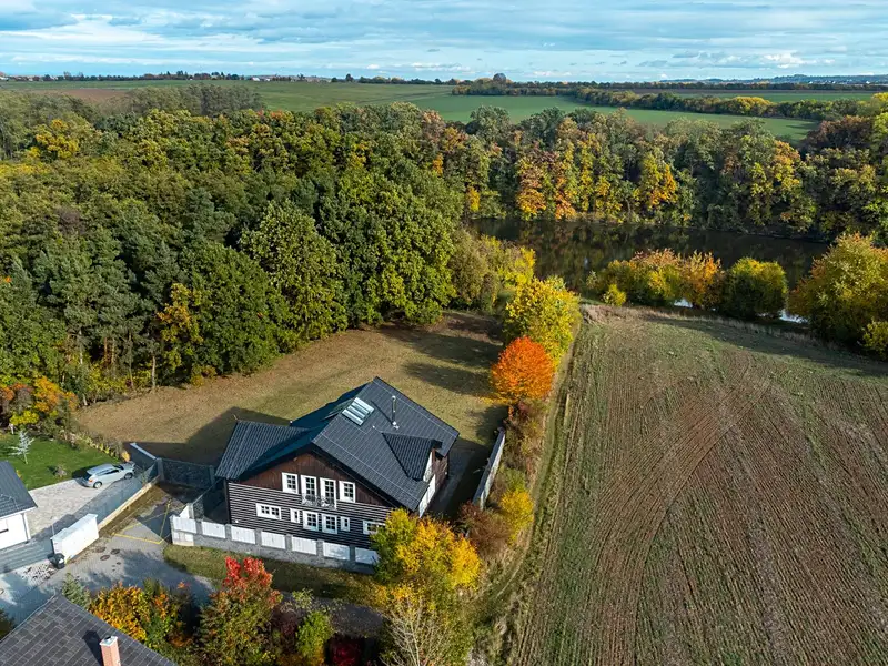 Prodej vily 247 m², pozemek 3640 m², Praha – náhled fotky 1