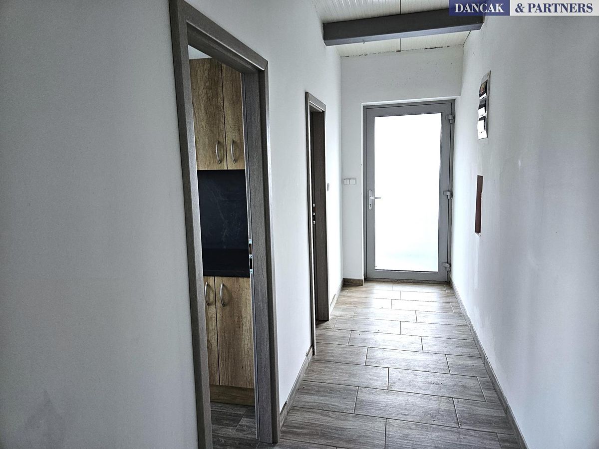 Pronájem kanceláře 50 m² – fotografie 4