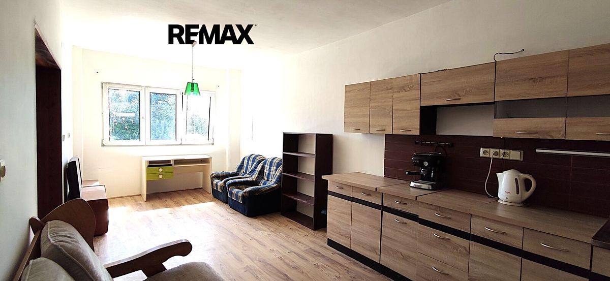 Prodej rodinného domu 190 m², pozemek 890 m² – fotografie 3