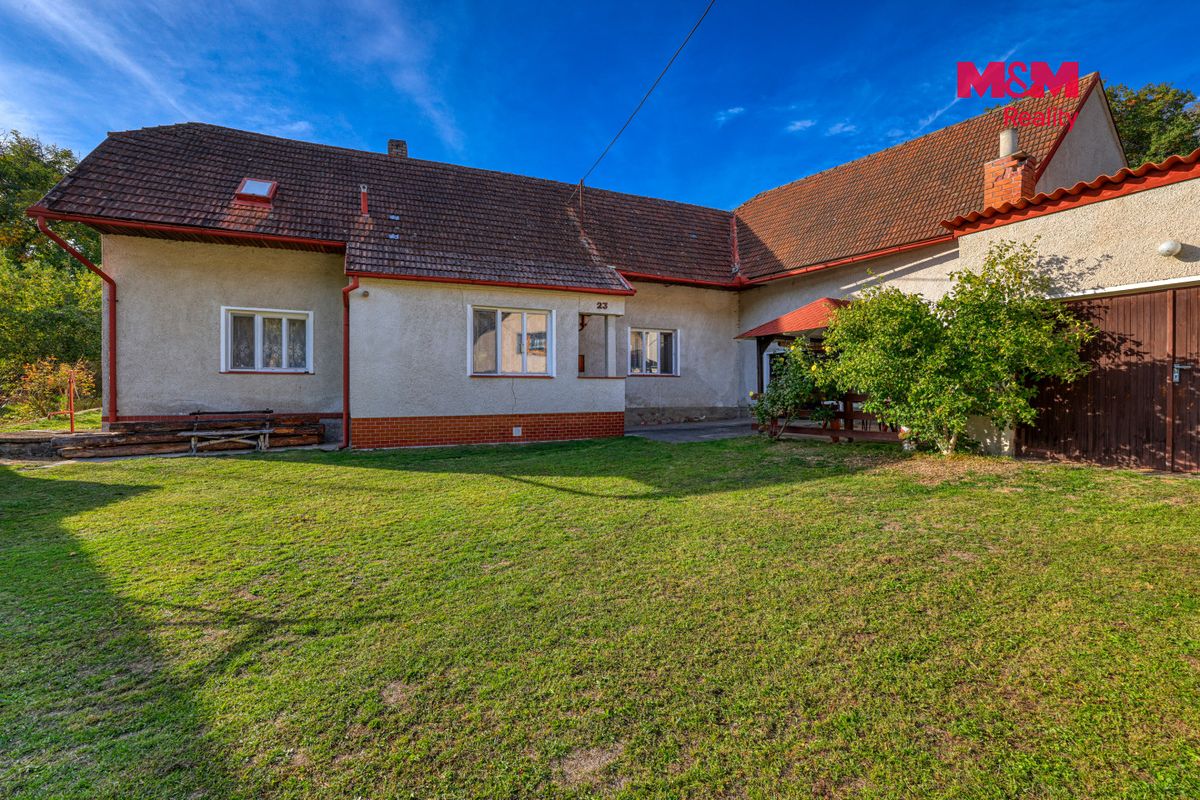 Prodej rodinného domu 227 m², pozemek 861 m² – fotografie 2