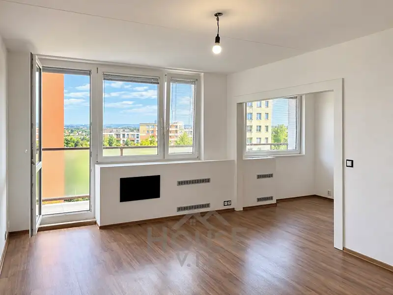 Prodej bytu 3+1 80 m², Praha – náhled fotky 1