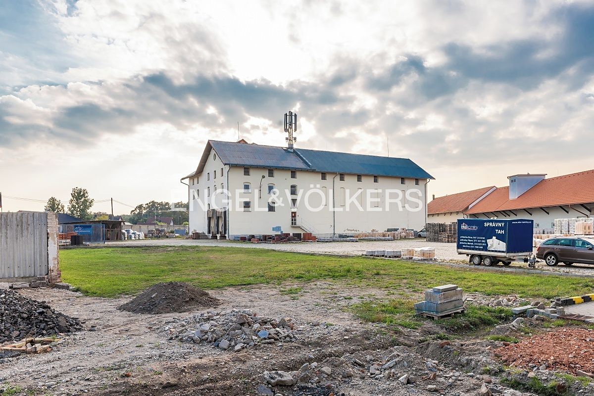 Pronájem skladového prostoru 3032 m² – fotografie 2