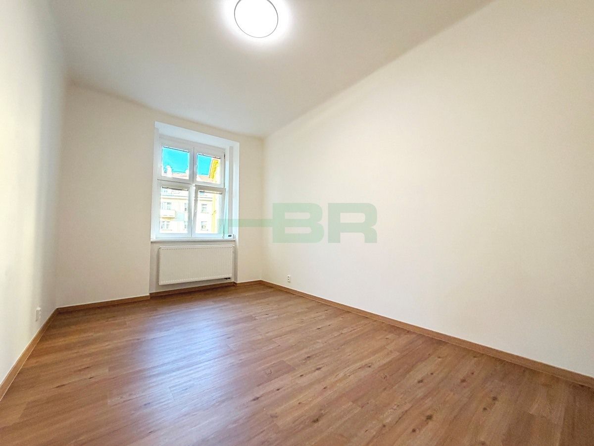 Pronájem bytu 2+kk 38 m² – fotografie 3