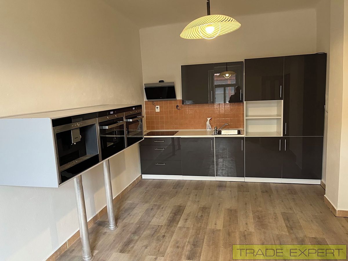 Pronájem bytu 2+1 88 m² – fotografie 2