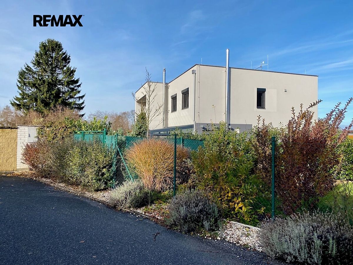 Pronájem rodinného domu 103 m², pozemek 145 m² – fotografie 2