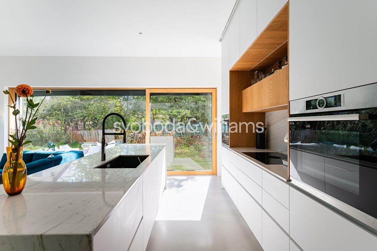 Prodej rodinného domu 157 m², pozemek 781 m² – fotografie 2