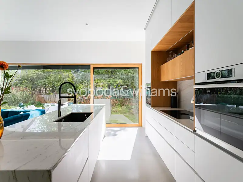 Prodej rodinného domu 157 m², pozemek 781 m², Praha – náhled fotky 2