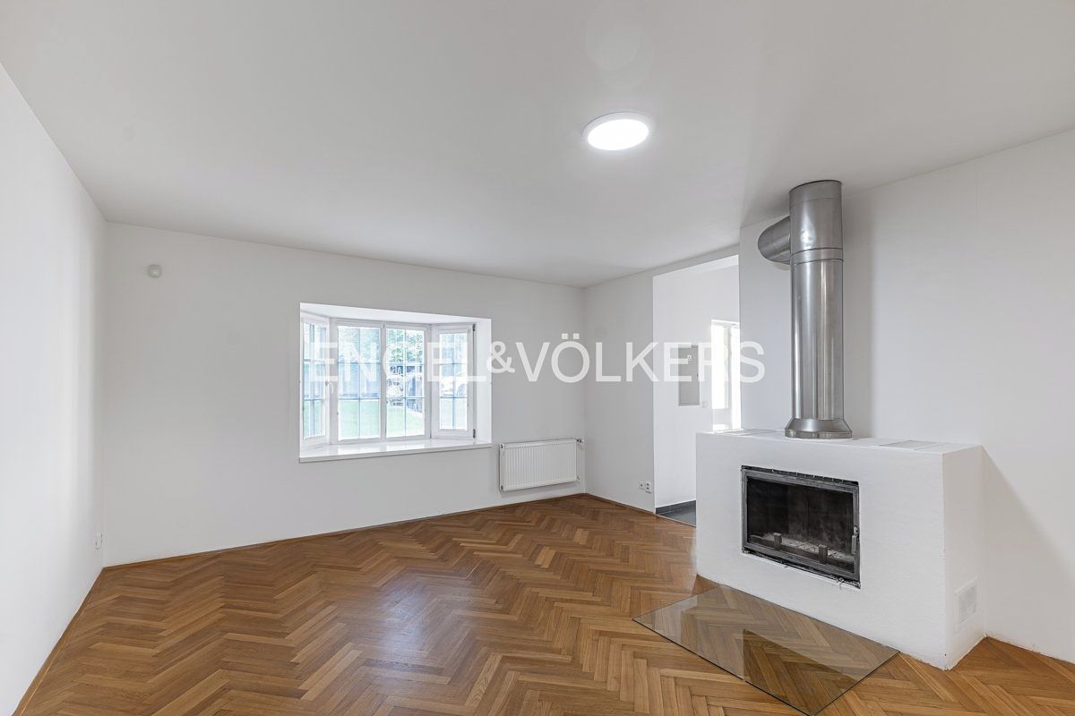 Pronájem rodinného domu 302 m², pozemek 737 m² – fotografie 4