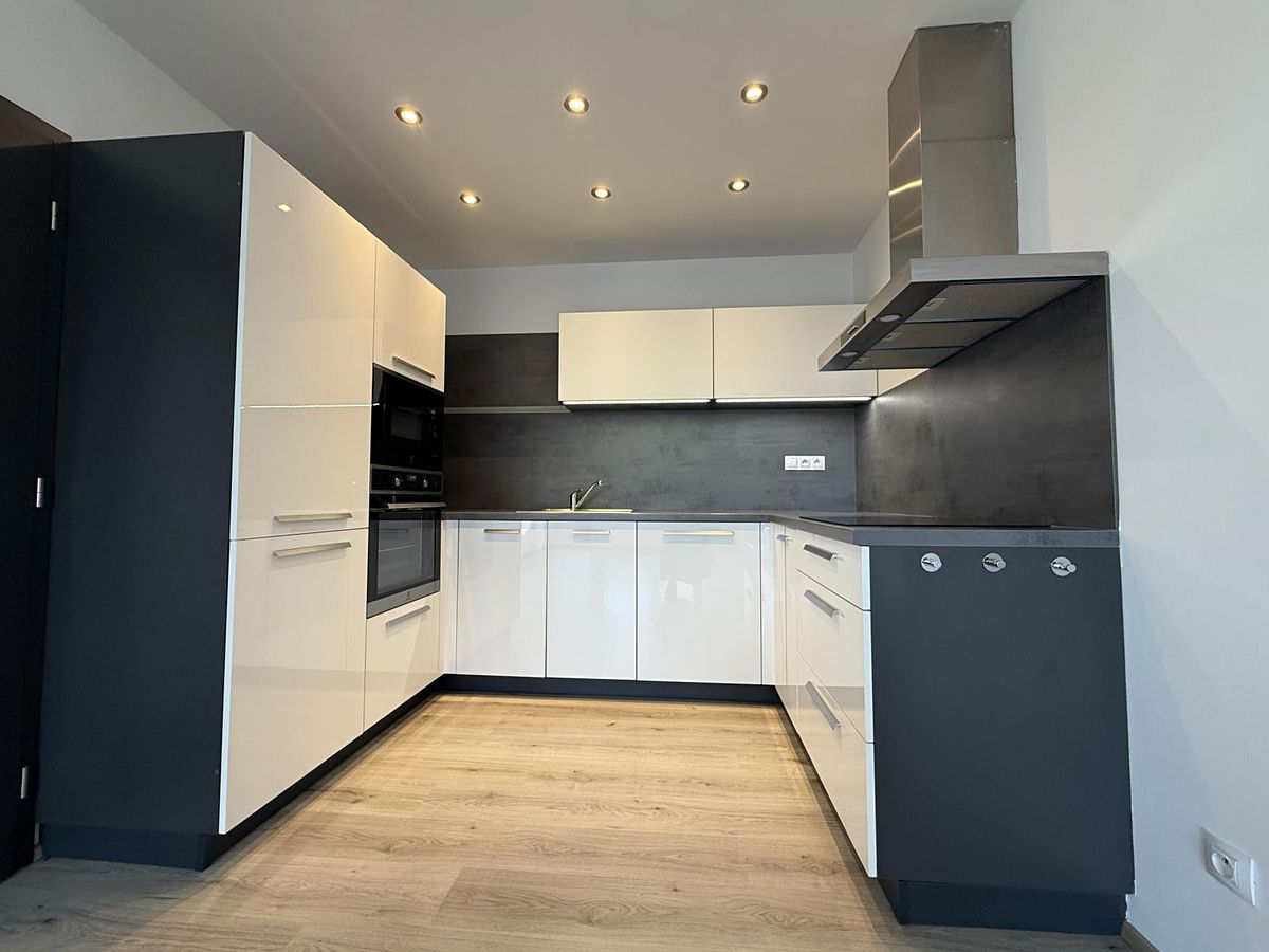 Pronájem bytu 2+kk 64 m² – fotografie 2