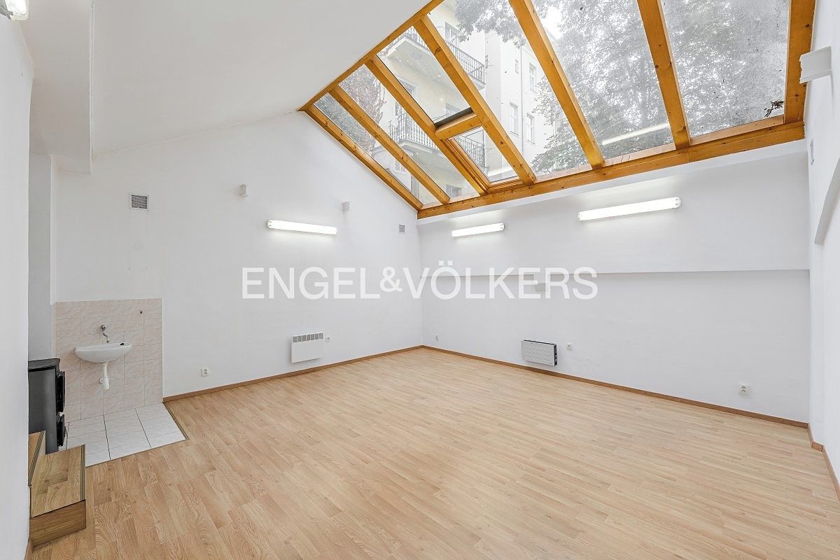 Pronájem kanceláře 55 m² – fotografie 2