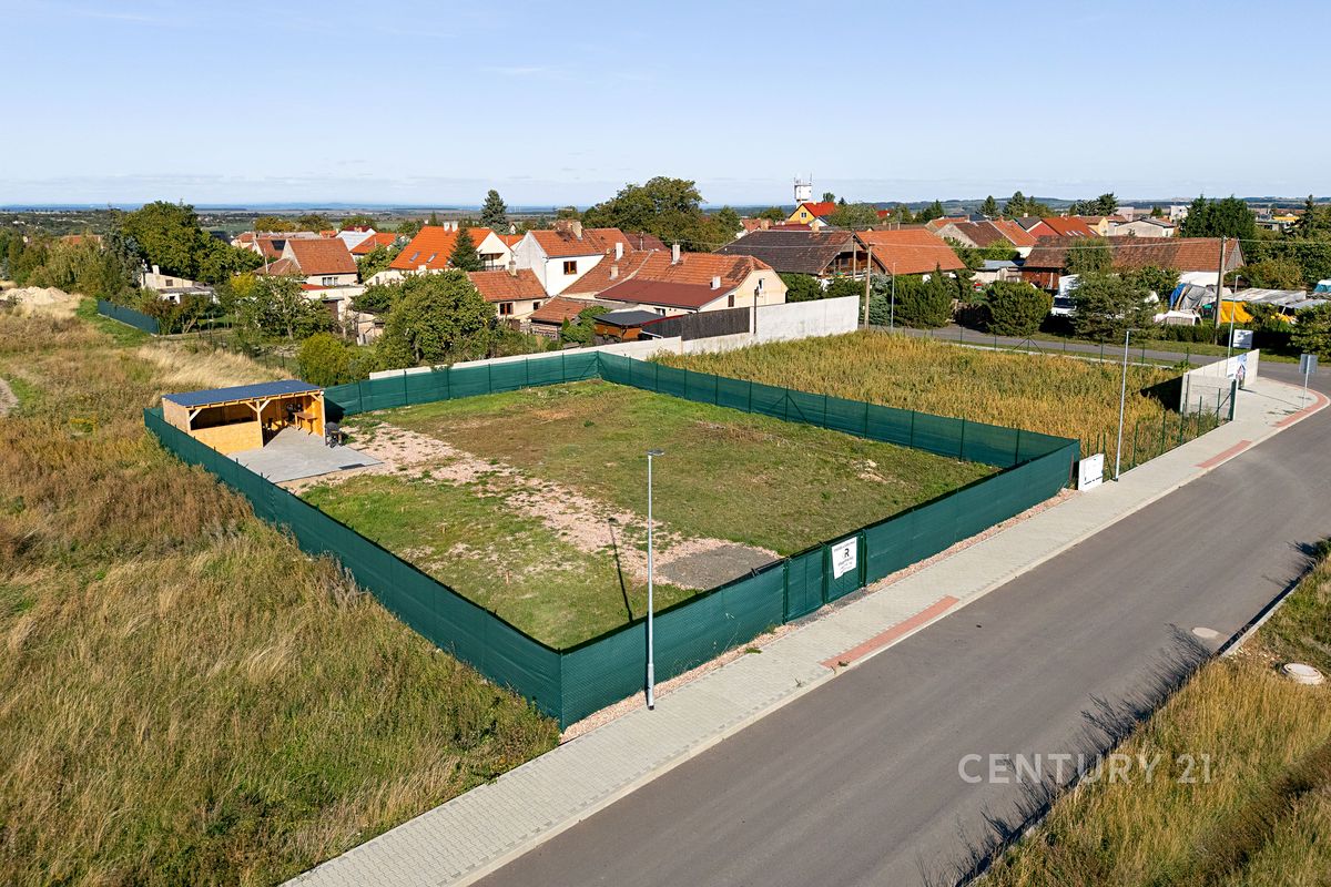 Prodej stavebního pozemku 839 m² – fotografie 2
