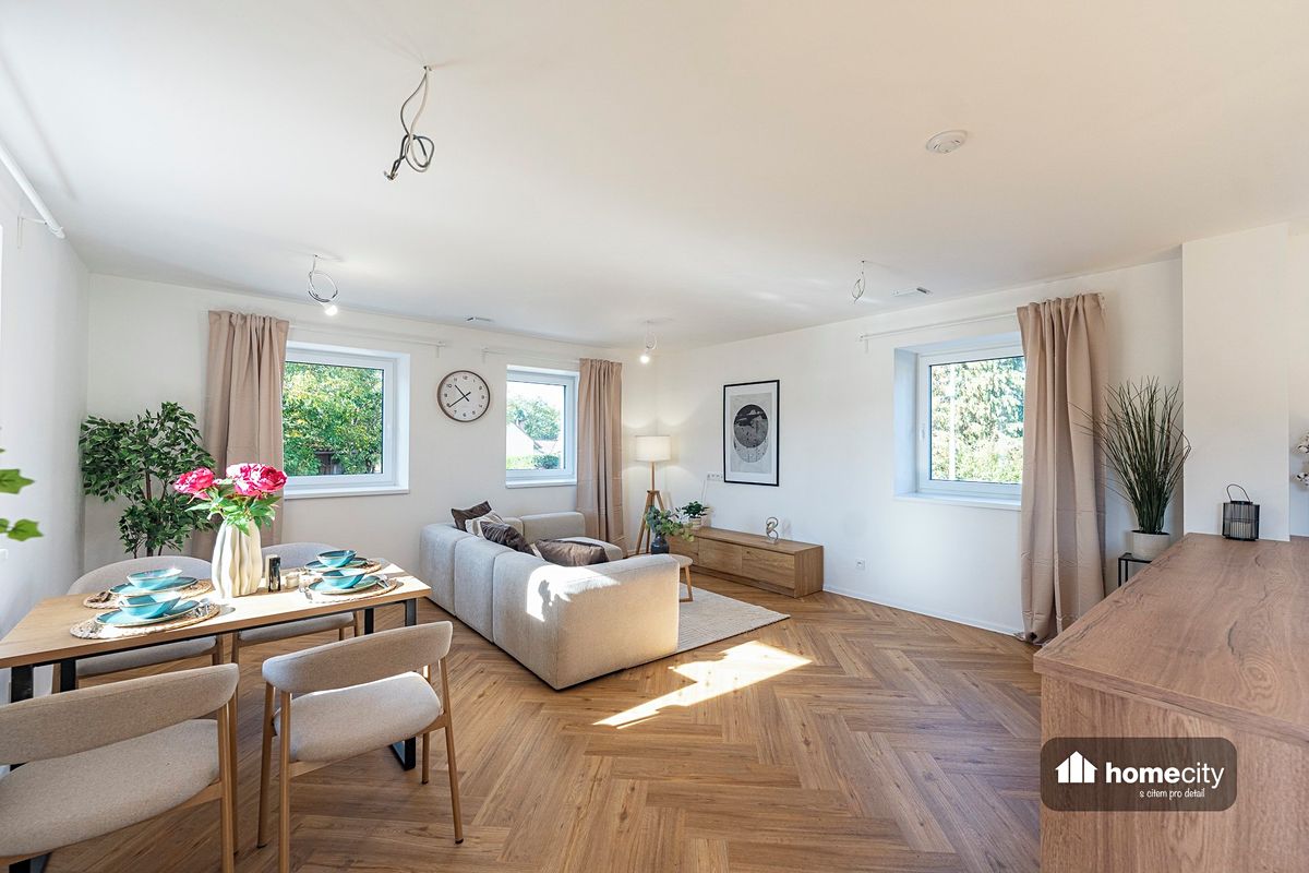 Prodej rodinného domu 140 m², pozemek 862 m² – fotografie 2