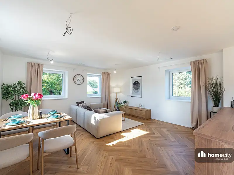 Prodej rodinného domu 140 m², pozemek 862 m², Holice – náhled fotky 2