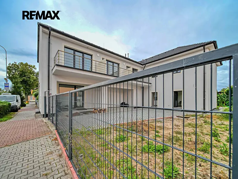Pronájem bytu 1+kk 22 m², Velký Osek – náhled fotky 3