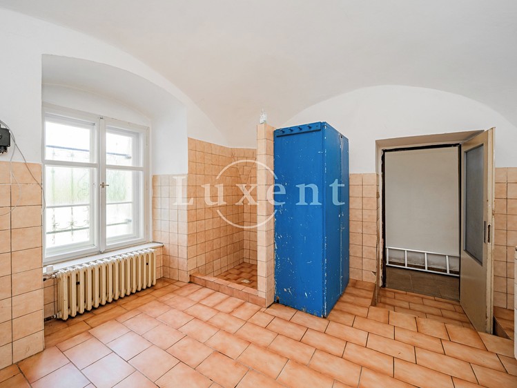 Комерційне приміщення на продаж, 3 000 м² (22 з 34)