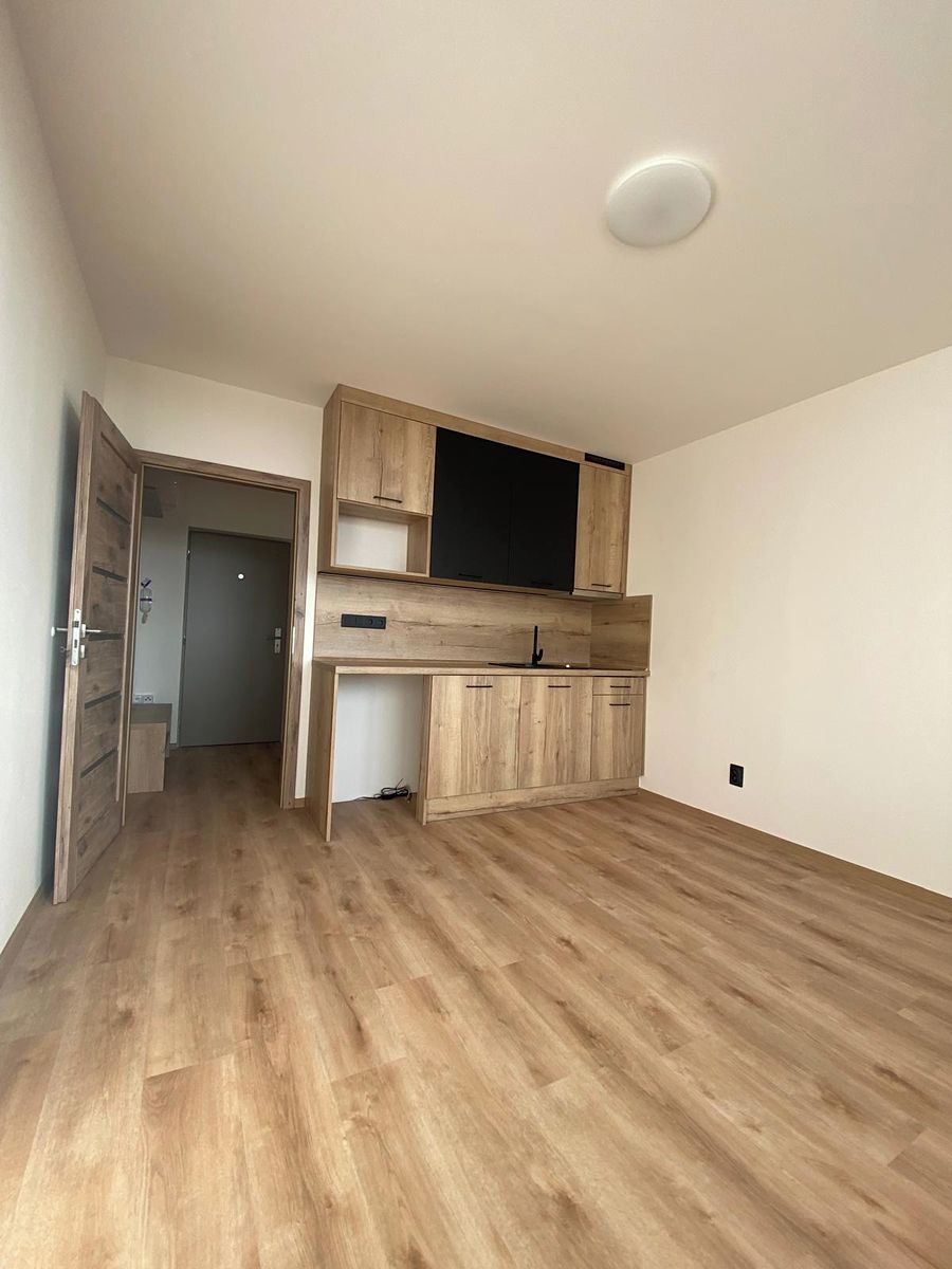 Pronájem bytu 1+kk 22 m² – fotografie 2