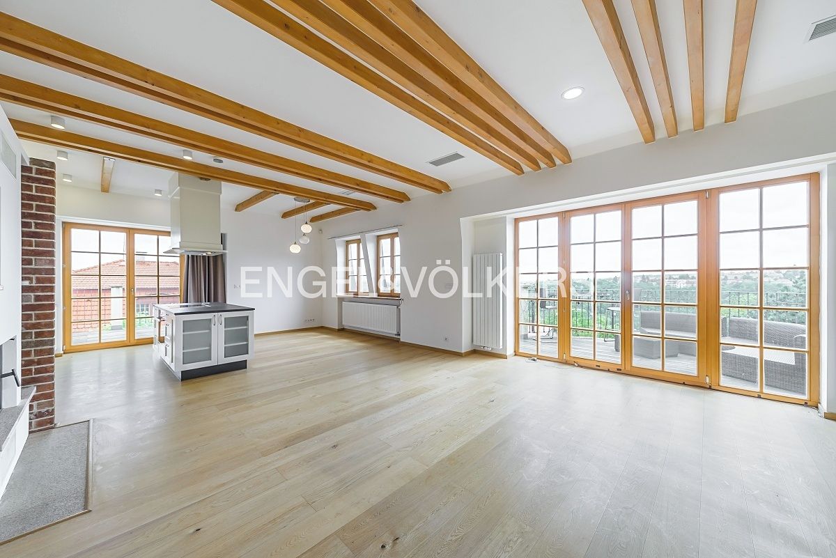 Pronájem bytu 4+kk 202 m²