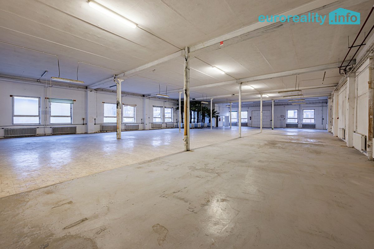 Pronájem skladového prostoru 607 m² – fotografie 2