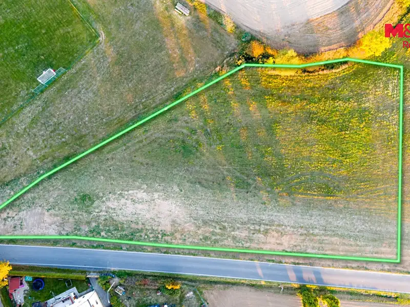 Prodej stavebního pozemku 4405 m², Šípy – náhled fotky 3
