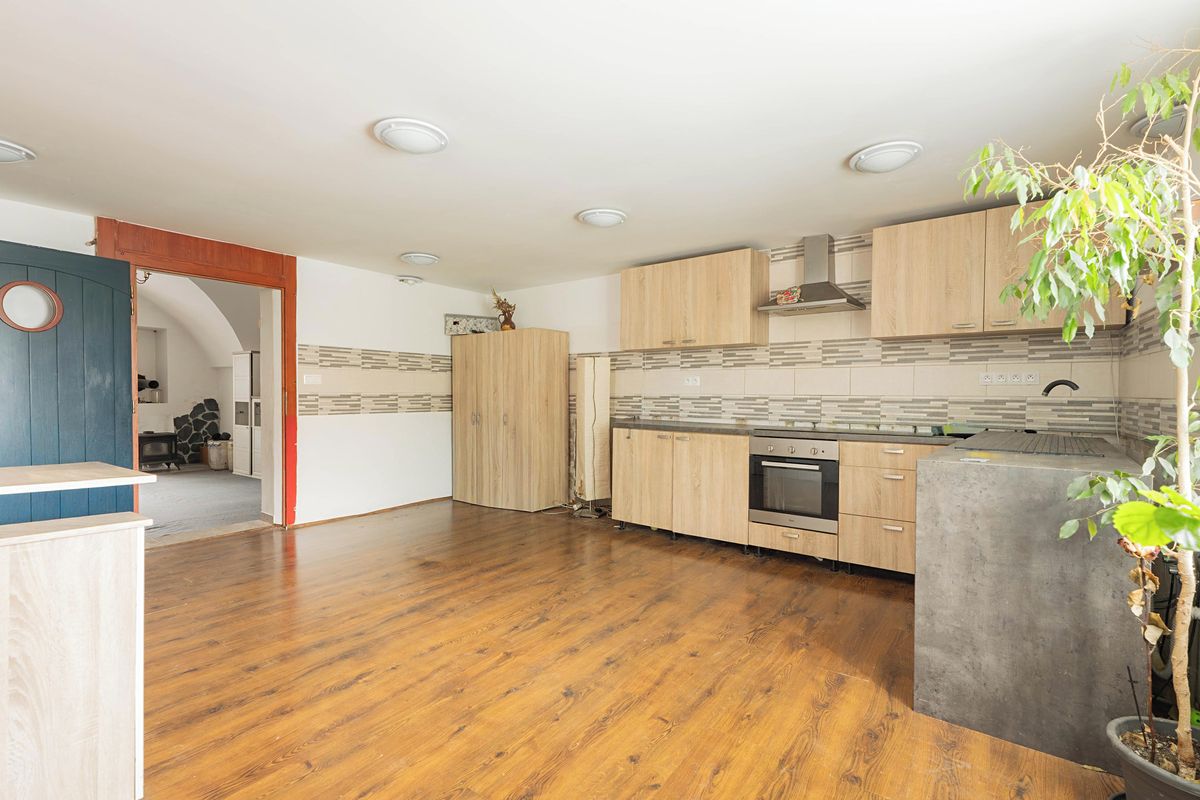 Prodej rodinného domu 147 m², pozemek 677 m² – fotografie 2