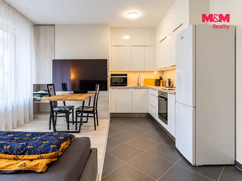 Prodej bytu 1+kk 35 m², Praha – náhled fotky 2