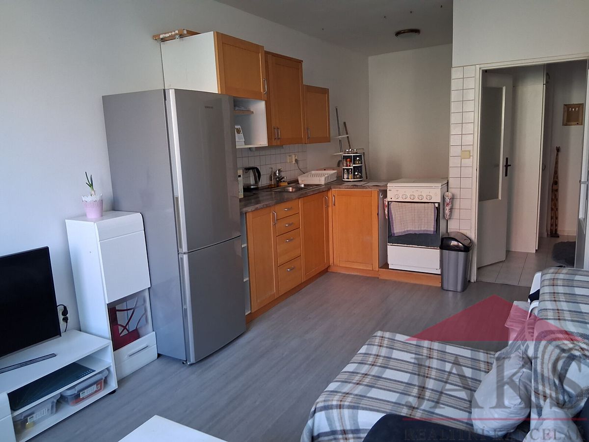 Pronájem bytu 2+kk 41 m² – fotografie 3