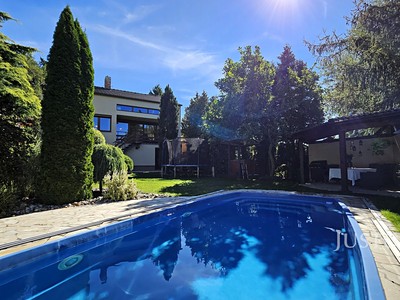 Prodej  rodinného domu 322 m², pozemek 777 m²