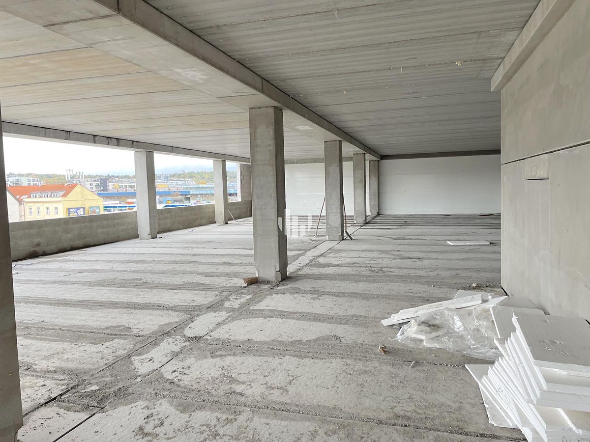 Pronájem kanceláře 1542 m² – fotografie 4