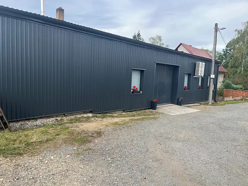 Prodej komerční nemovitosti 300 m², Holoubkov – náhled fotky 1