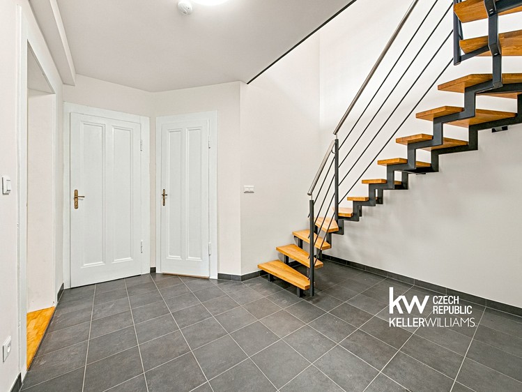 Pronájem bytu 3+kk, 90 m² (24 z 47)