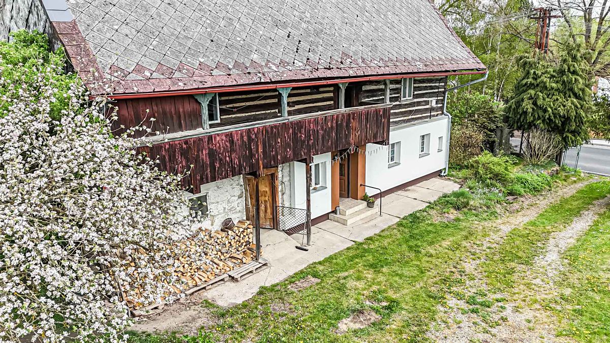 Prodej rodinného domu 200 m², pozemek 691 m², Zákupy – fotka 1 z 3