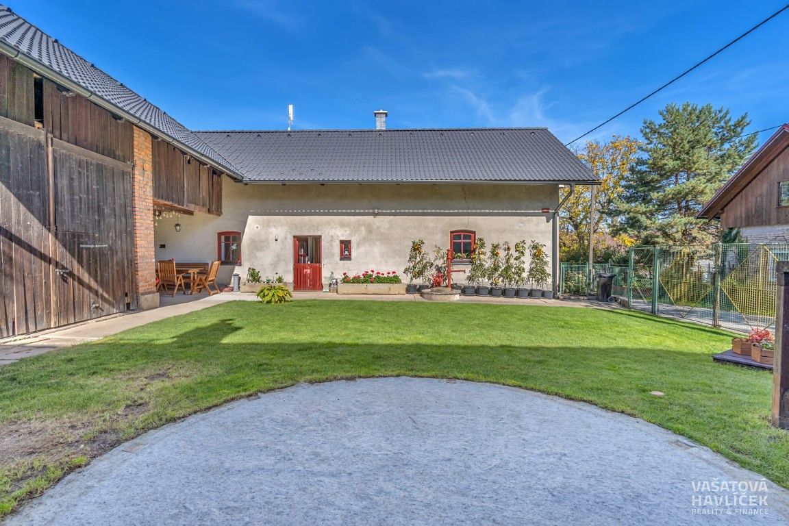Prodej rodinného domu 211 m², pozemek 394 m² – fotografie 3