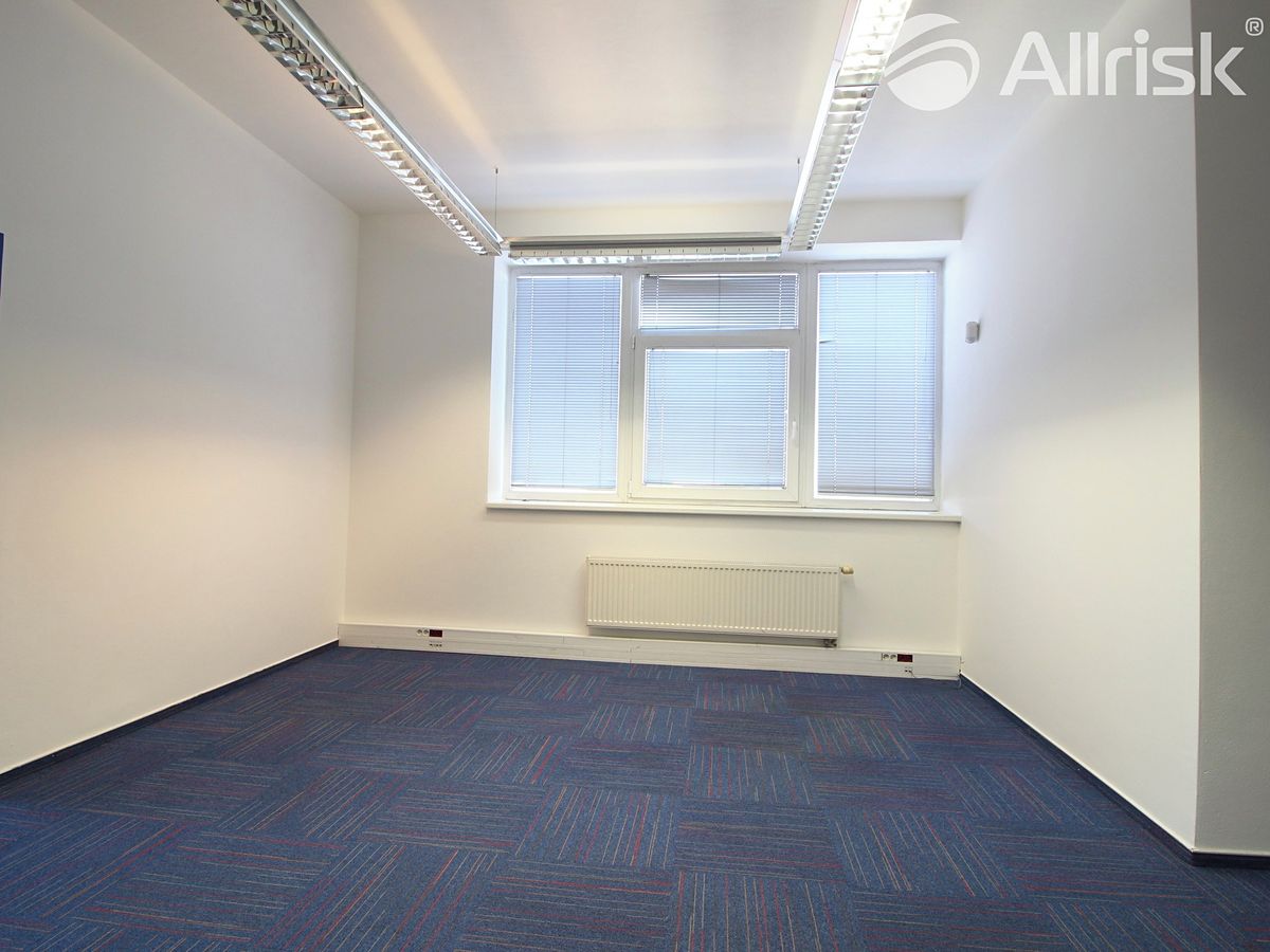 Pronájem kanceláře 42 m² – fotografie 5