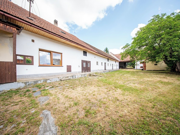 Haus zum Kauf, 198 m² (1 von 44)