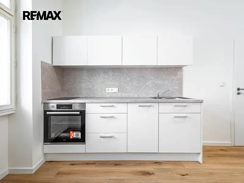 Prodej bytu 1+kk 20 m², Praha – náhled fotky 2