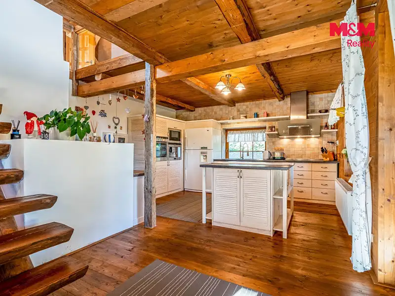 Prodej rodinného domu 279 m², pozemek 5839 m², Volary – náhled fotky 2