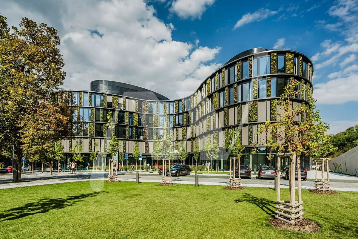 Pronájem kanceláře 374 m²