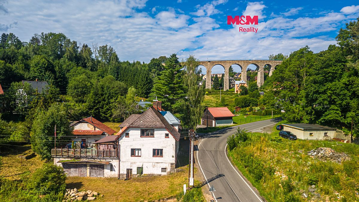 Prodej rodinného domu 250 m², pozemek 1461 m²