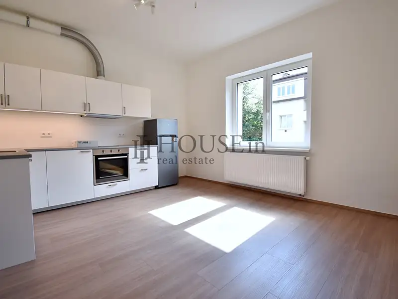 Pronájem bytu 2+kk 37 m², Praha – náhled fotky 1